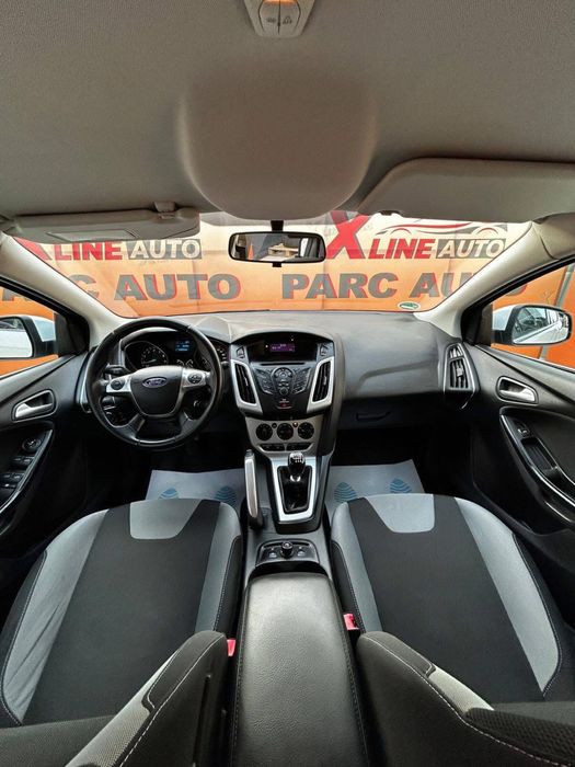 Vand ford focus, am 2012,benzina,masina este in stare foarte buna