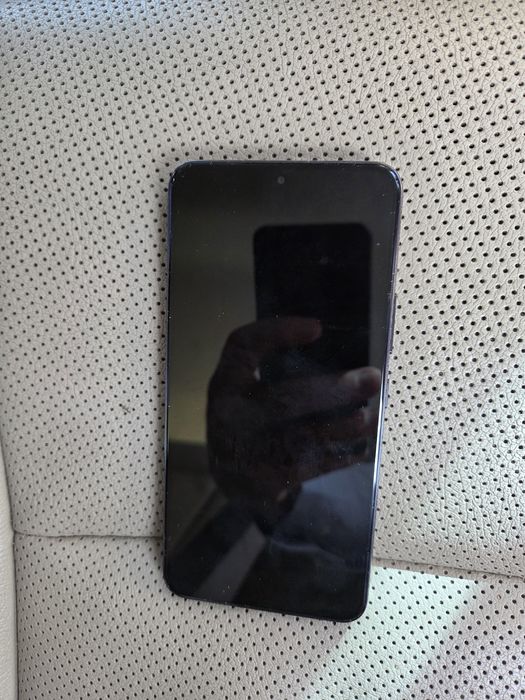 Продам компактный смартфон Samsung S22