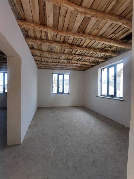 Киргилида ховли уй сотилади