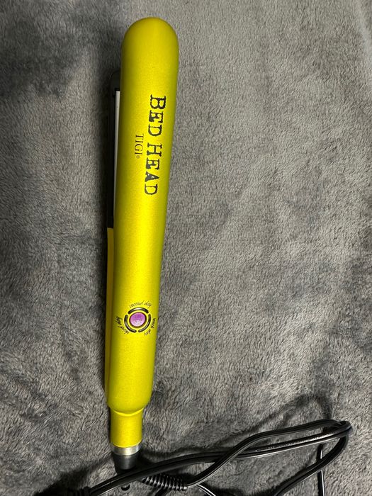 Placa de întins părul Tigi Bed head Ceramic