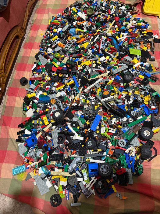 Гора конструктора LEGO (Лего)