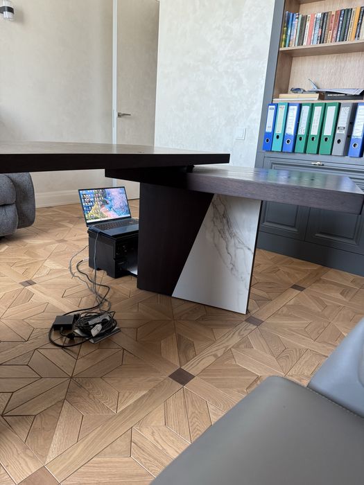 Продам стол для кабинета