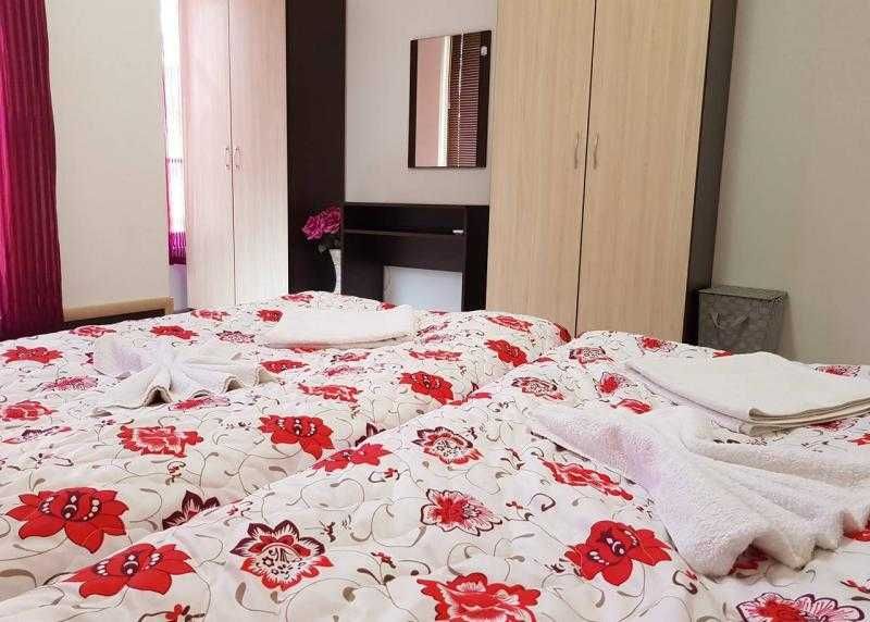 Дава се под наем Тристаен апартамент в Бургас, Лазур - 90 кв.м за 612 € - Снимка #5