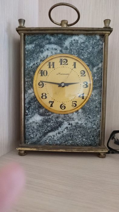 Продам антикварные часы времён СССР