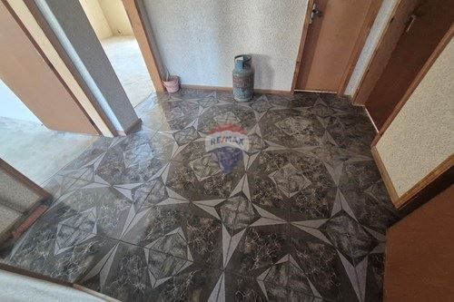 Самостоятелна къща в град Аксаково