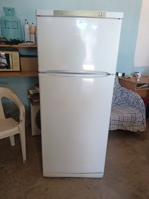 Продается холодильник индезит