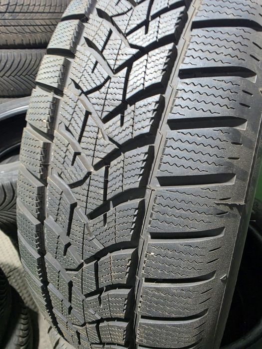 2 бр зимни 225/60/18 Dunlop дот 23г