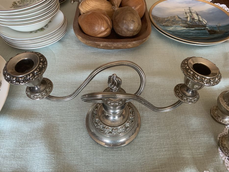 Посребрен свещник и две солници