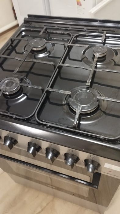 Продам газовую плиту