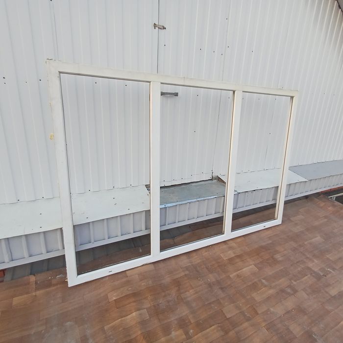 Продам пластиковую окну