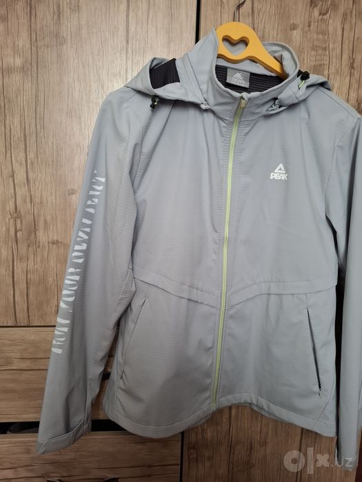 Спортивная куртка PEAK
Практически новая спортивная куртка от бренда P
