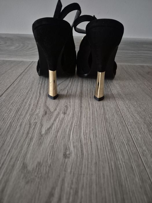 Pantofi din piele Escada