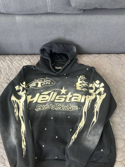 Худи Hellstar в идеальном состоянии