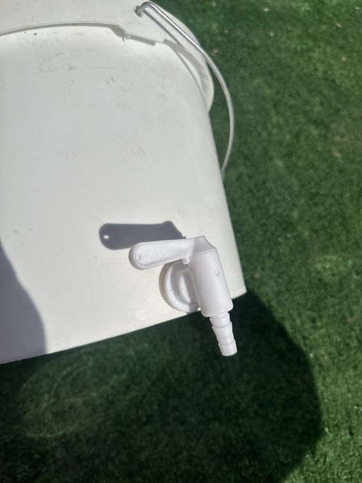 Краник для резервуара воды (ведро для птиц)