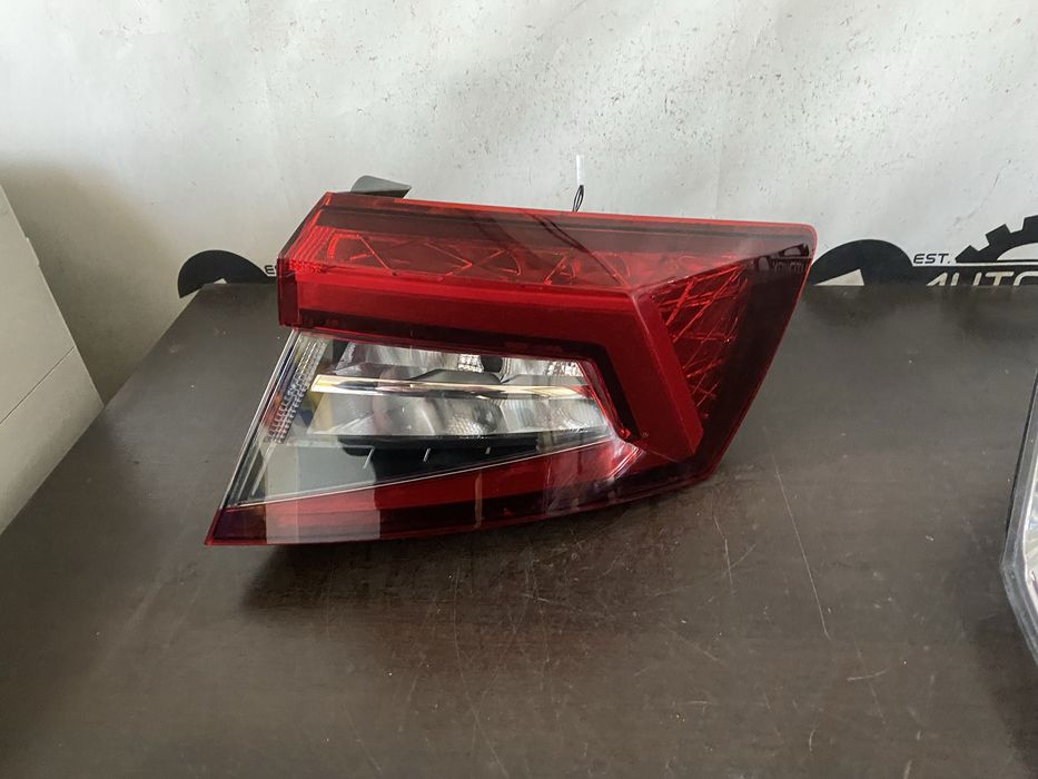 Stop dreapta bec si led pe aripa Skoda Karoq generatia 1