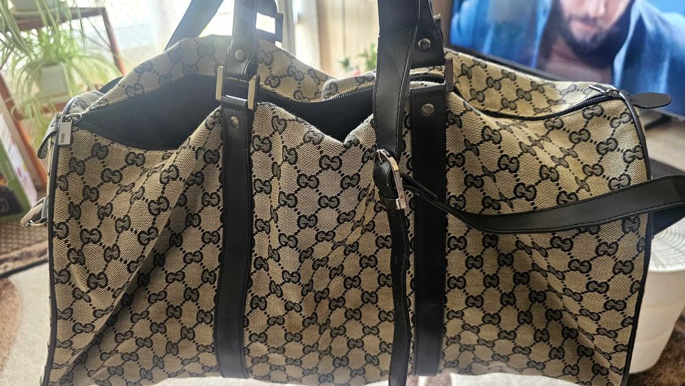 Сак Gucci,Made in Italy,Удобен за път и много стилен,Размери 50/30!!