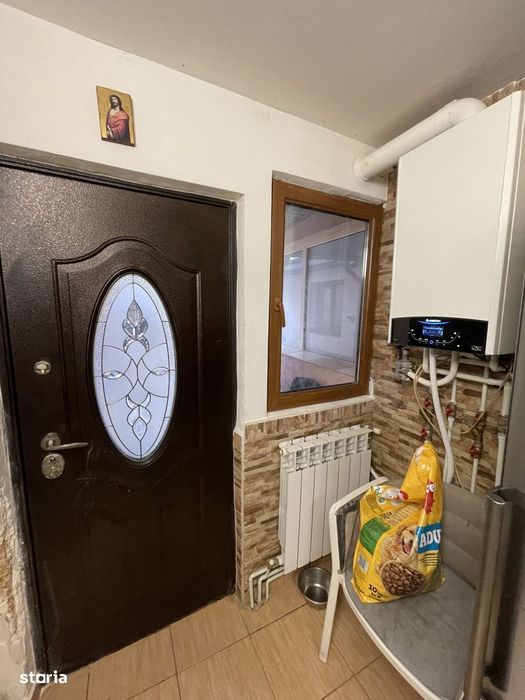 Casă cu 3 camere, mansardă și curte în Colentina