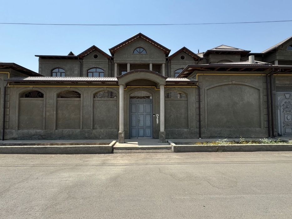 Uchtepa tumani Izza mahallasi 4 sotix 8 xona 570 kv