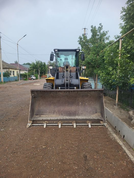 Фронтальный погрузчик