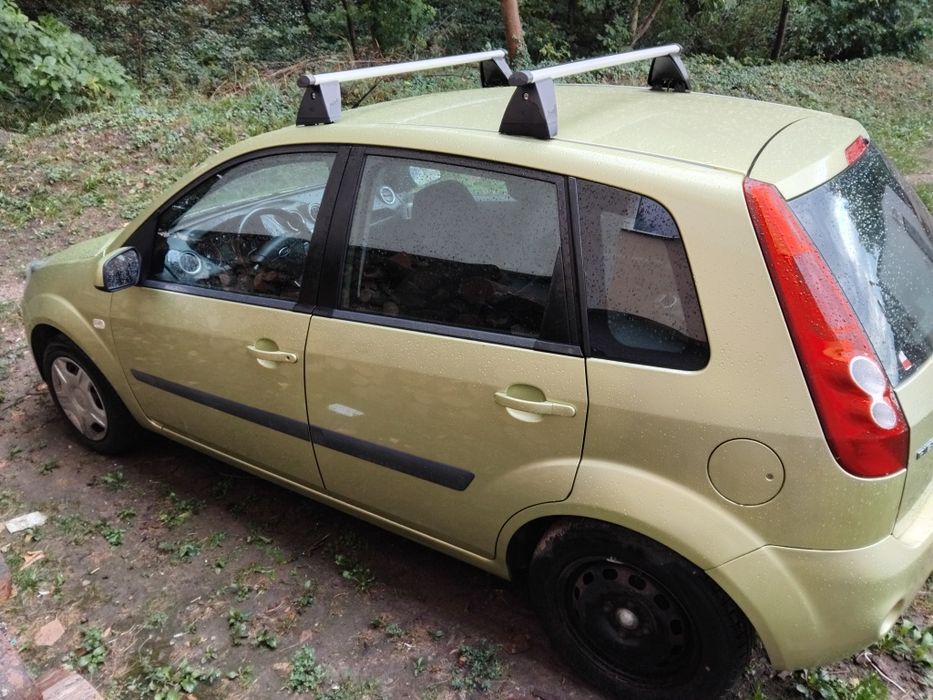 Продавам Форд Фиеста