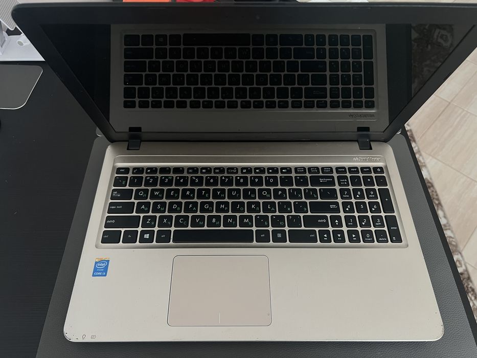 Лаптоп ASUS F540LA