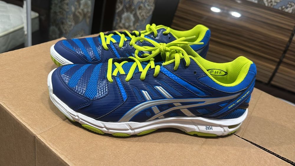 Кроссовки волейбольные новые