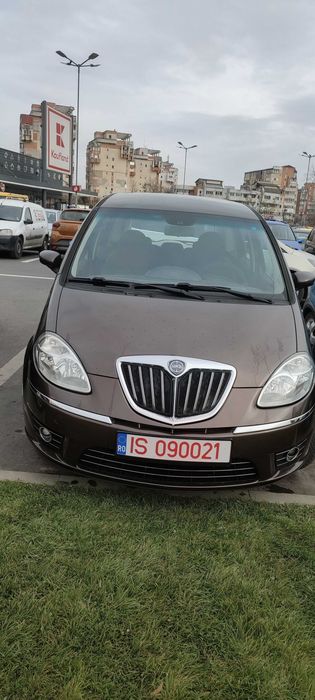 Autoturism Lancia musa oro