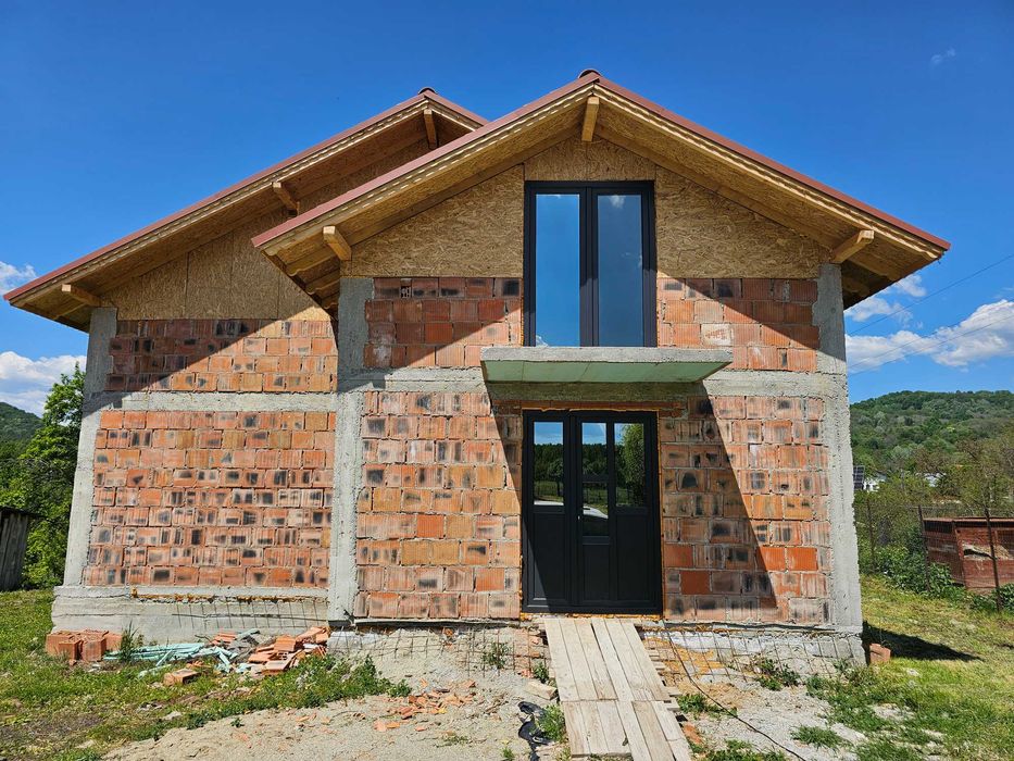 Teren si casa in constructie in SAT Fedelesoiu, jud. Valcea