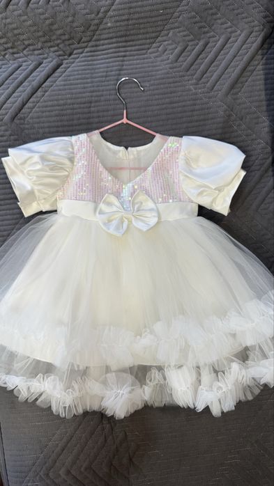 Продам платья размер 80