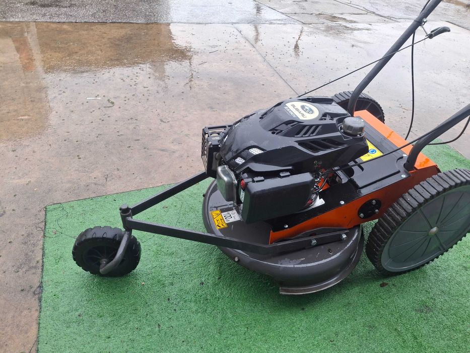 Самоходна косачка за висока трева