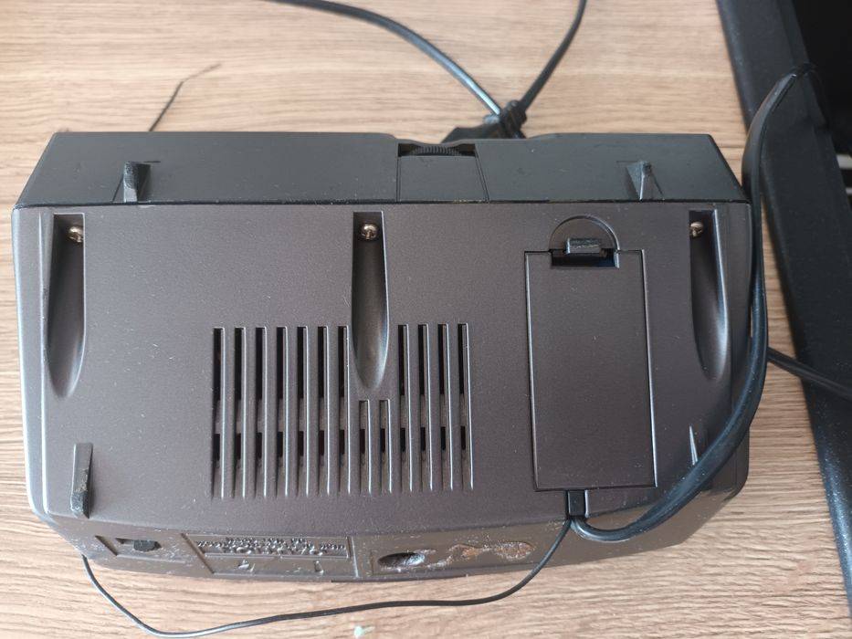 Radio cu benzi AM/FM combinat cu ceas digital