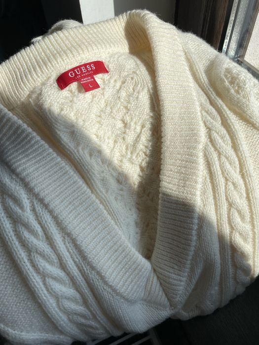 Pulover Guess L v neck - livrare gratuita