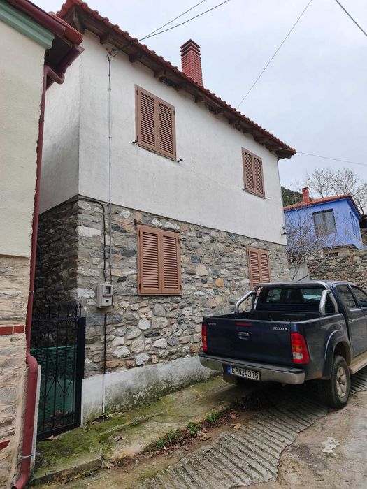 Продава къща с РЗП 154 м2 и двор 127 м2 в Стара Врасна, Гърция