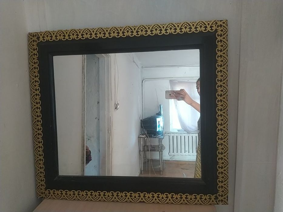 Зеркало очень в хорошем состоянии.