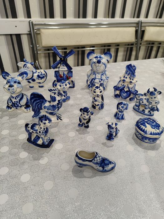 Статуэтки Гжель срочно продам