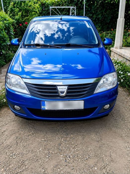 Vând Dacia Logan