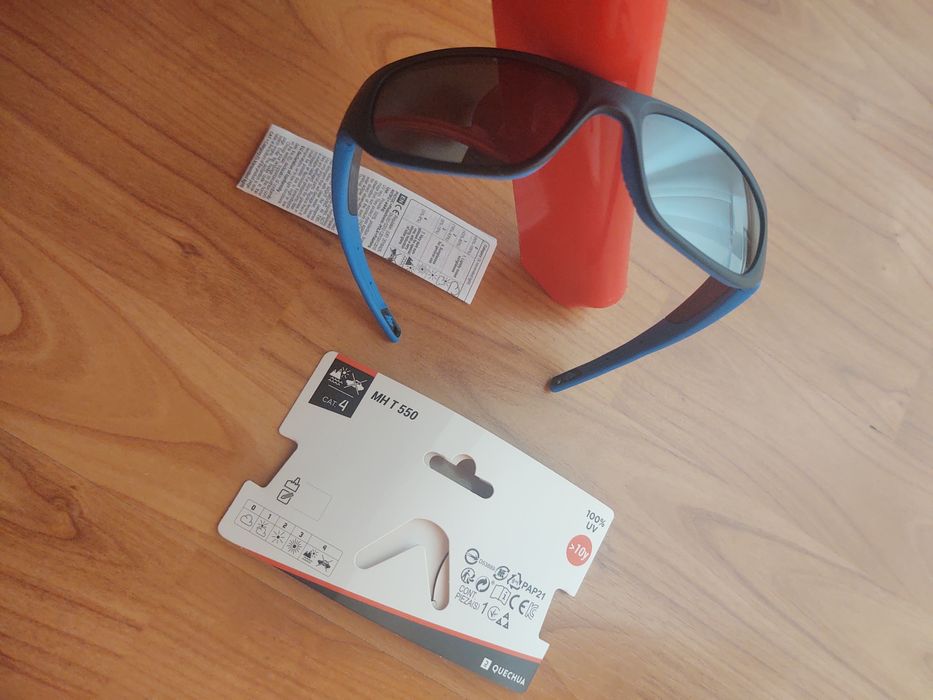 Vând ochelari de soare pentru copii