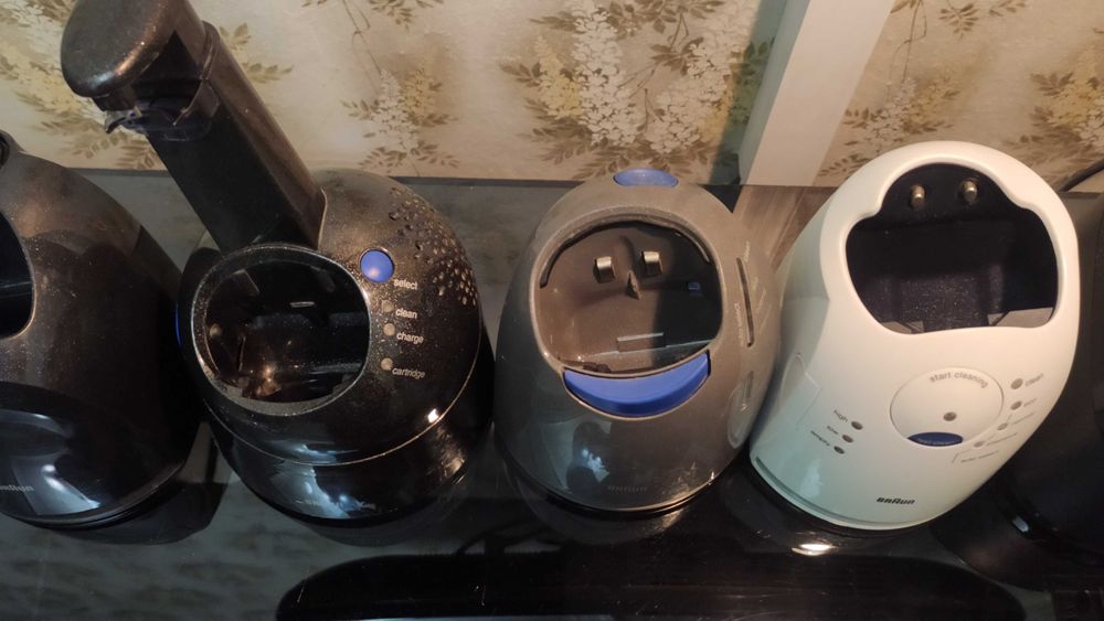 Braun "Clean & Charge" station - базы для зарядки и чистки бритв