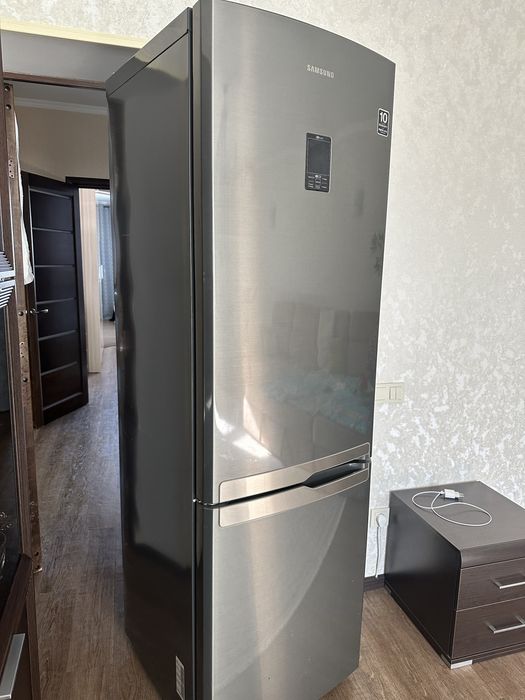 Холодильник Samsung