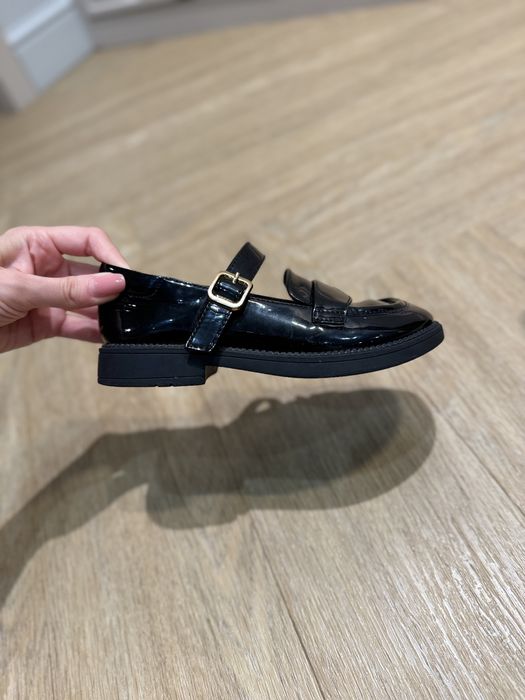 Продам туфли школьные