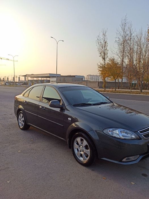 Jentra mokriy asfalt