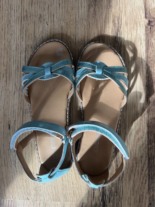 Детски кицове Converse и кожени сандали