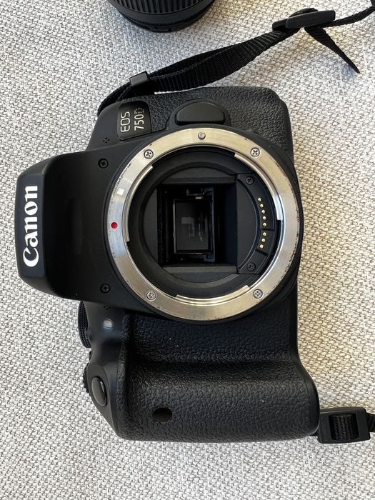 Canon EOS 750D + Обектив Canon EF-S 18–55mm