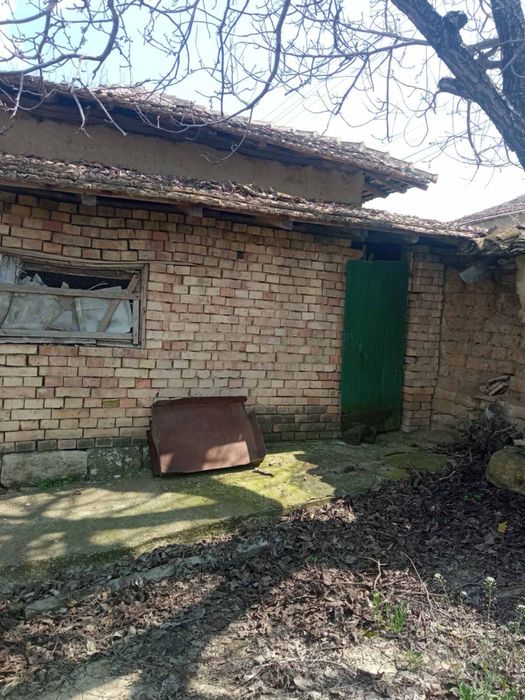 Къща в село Ломци