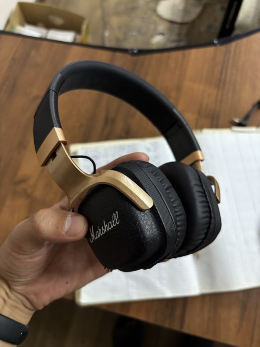 Продаю беспроводные наушники