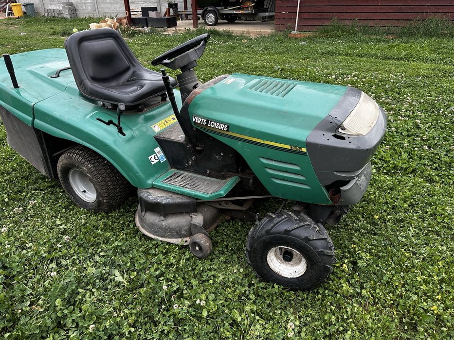 Tractoras de tuns gazonul