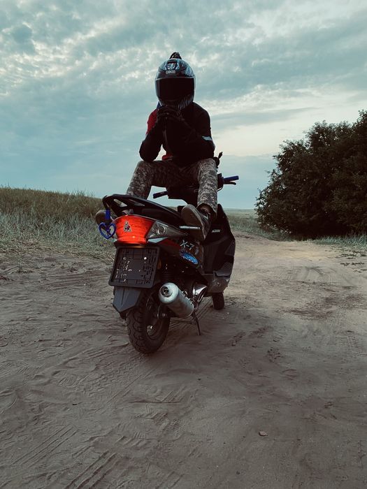 В продаже м8 серый цвет