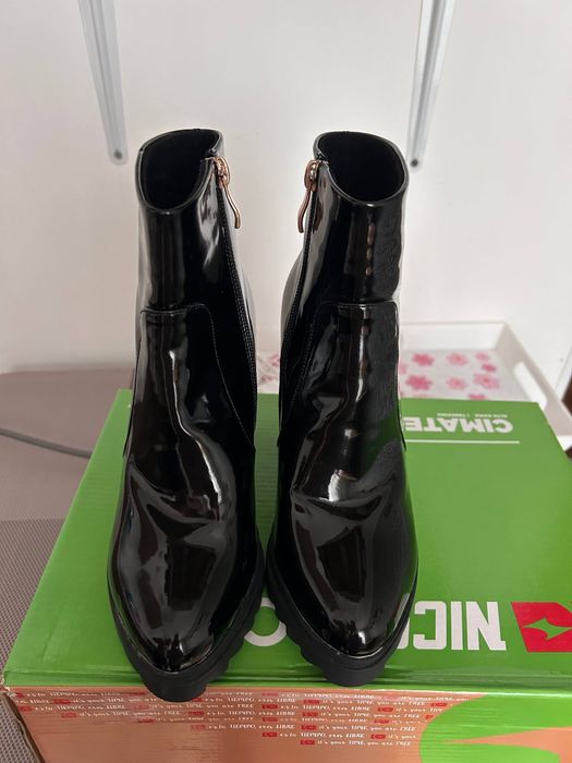 Продам сапожки на каблуках Rusimoni