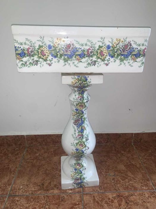 Suport de flori cu pedestal