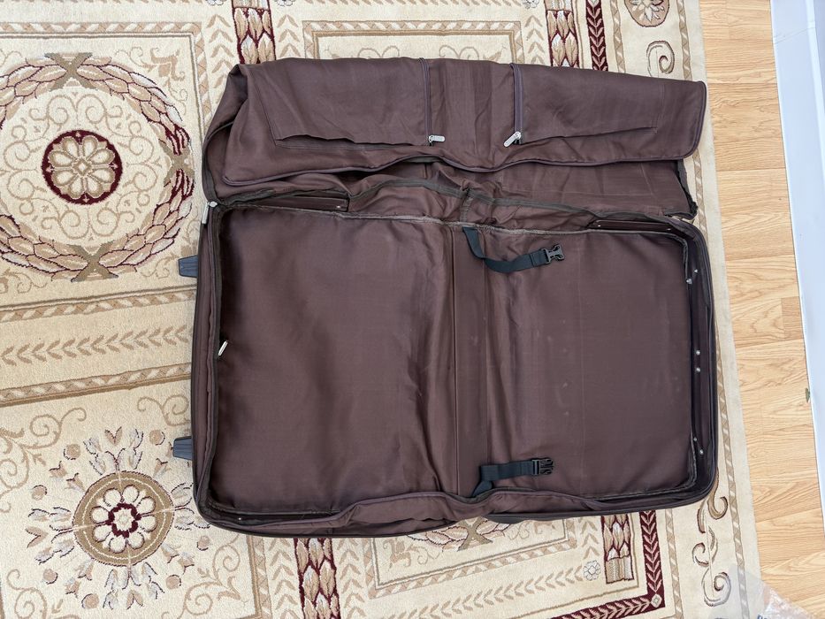 Сумка чемодан дорожная костюма
